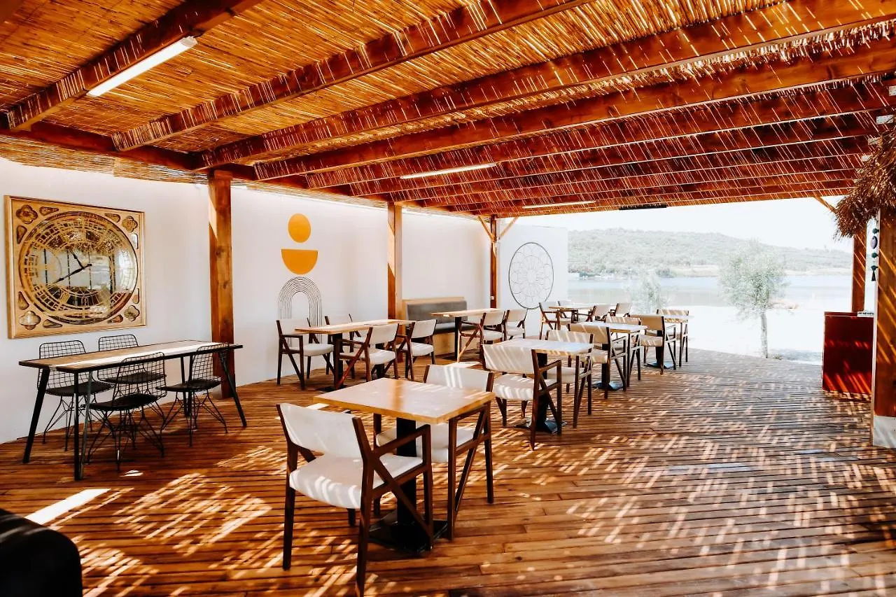 Anda Beach Bistro & Rooms Cunda Hotel