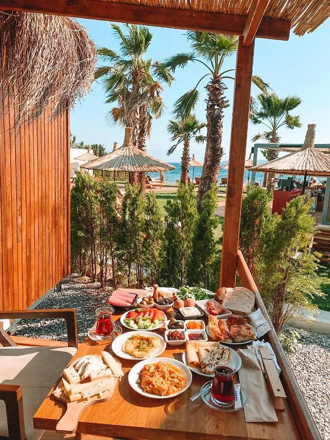 Anda Beach Bistro & Rooms Cunda Hotel